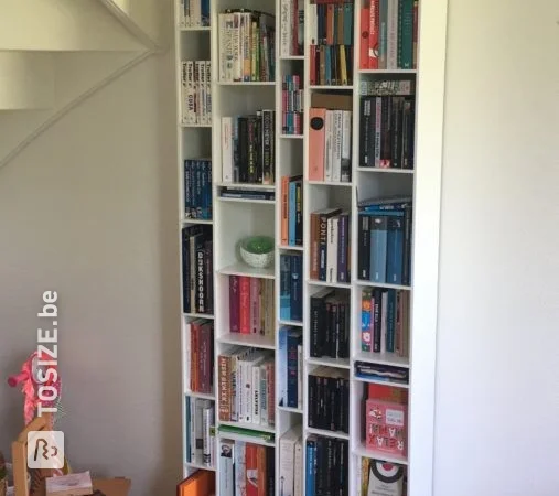 De zelfgemaakte boekenkast van Imre