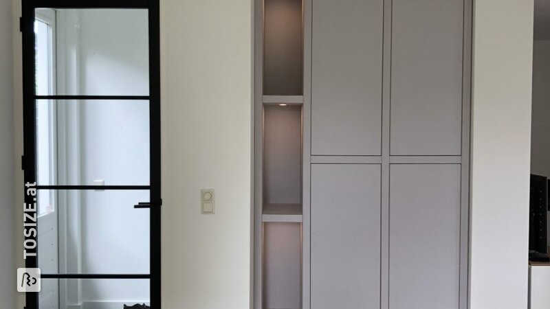 Einbauschrank mit Beleuchtung von Arian