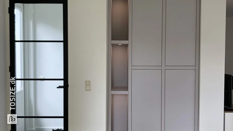 Built-in cupboard with lighting, by Arian