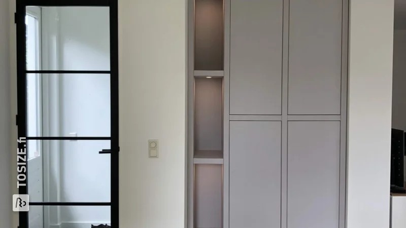 Built-in cupboard with lighting, by Arian