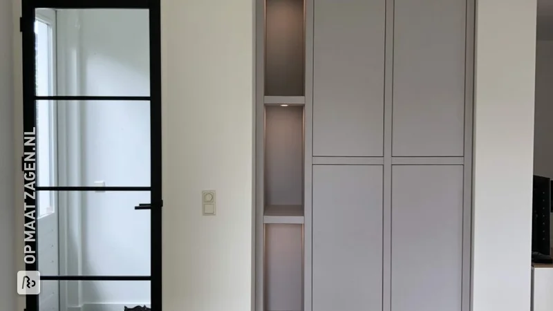 Built-in cupboard with lighting, by Arian