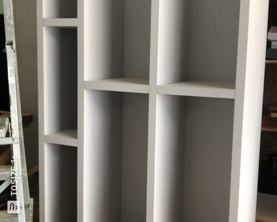 Built-in cabinet with lighting by Arian