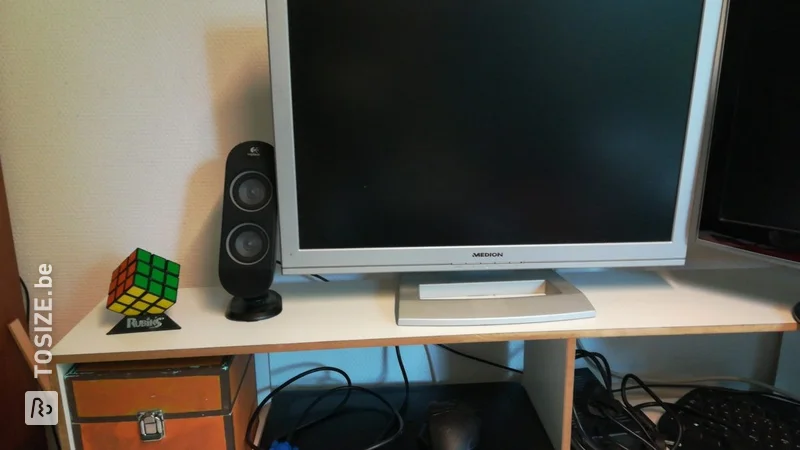 Desk top made of MDF Lacquer Wear