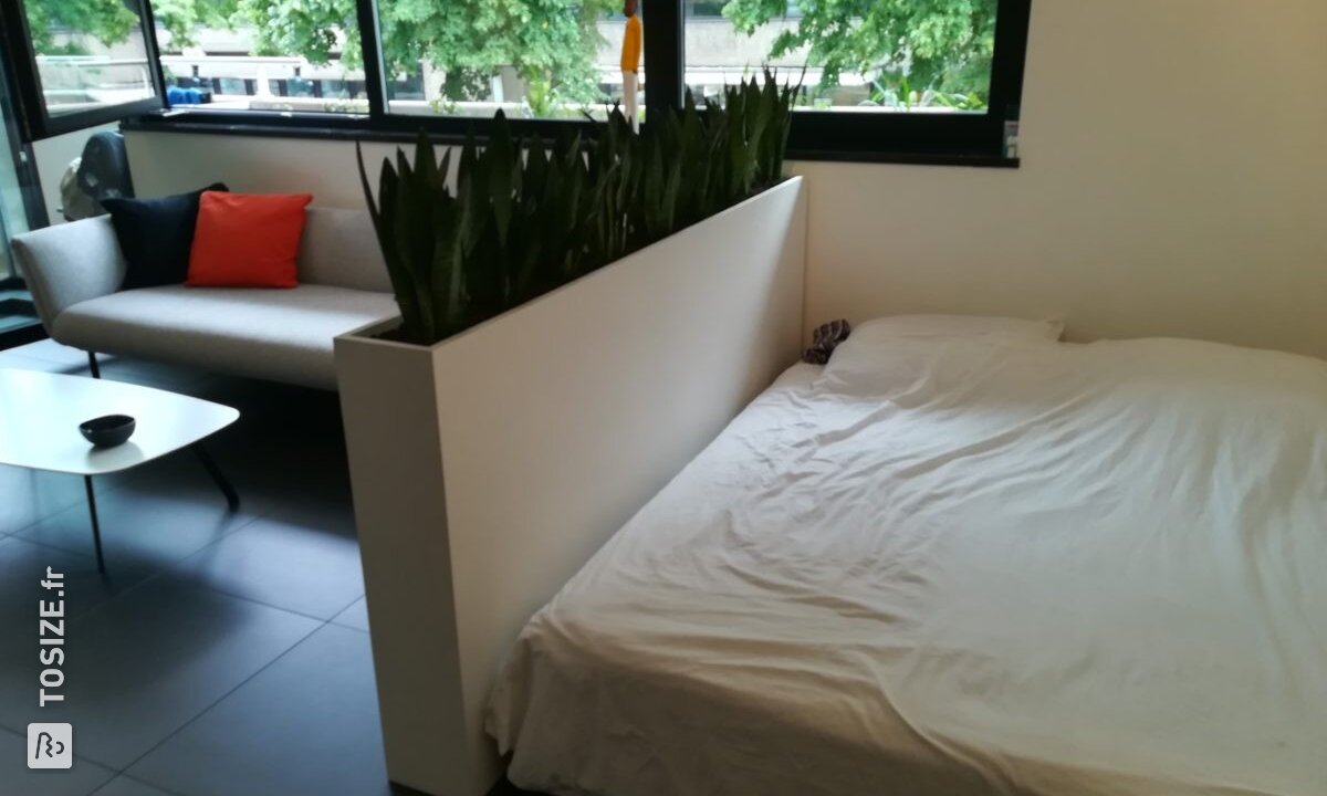 Boîte à fleurs moderne comme séparateur de pièce, par Wout