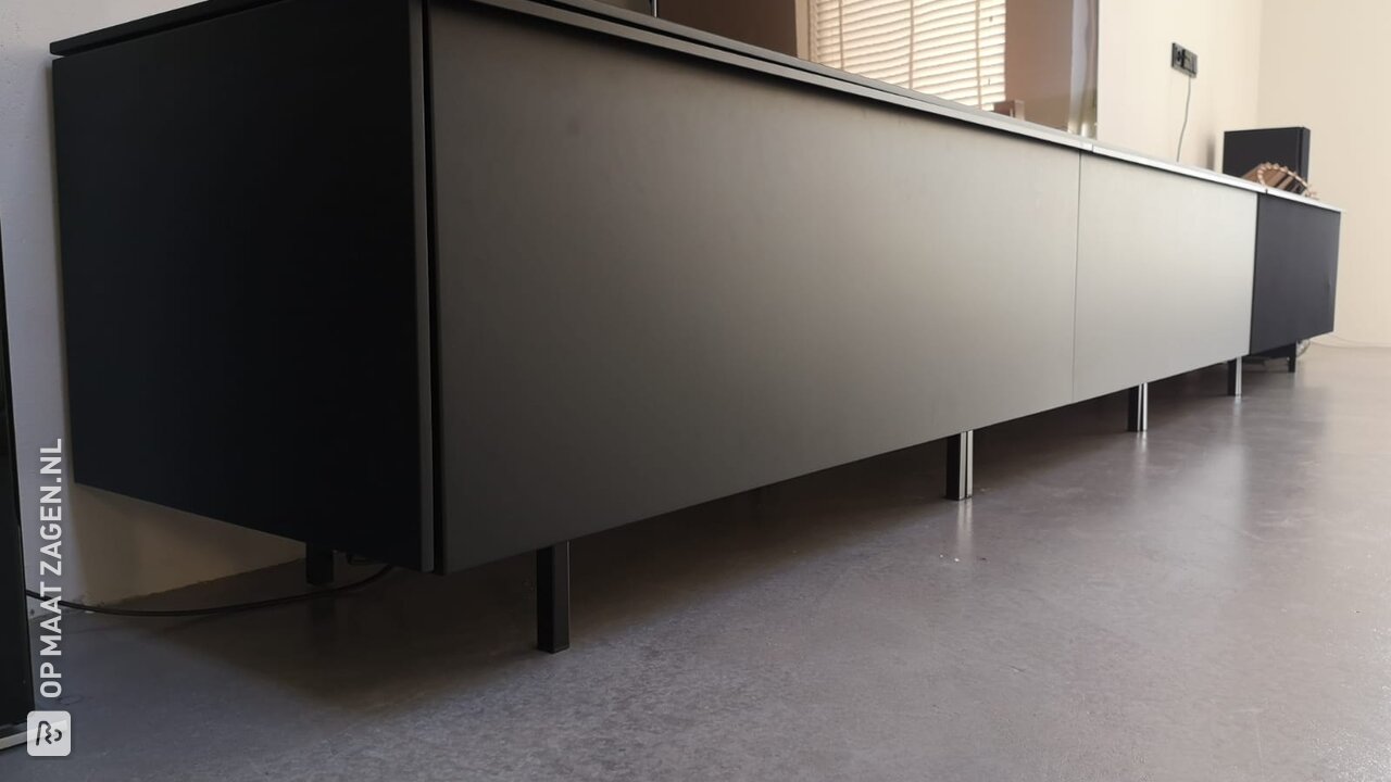 TV Meubel van MDF panelen, door Randy