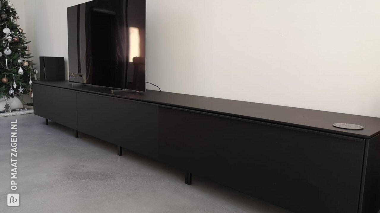 TV Meubel van MDF panelen, door Randy