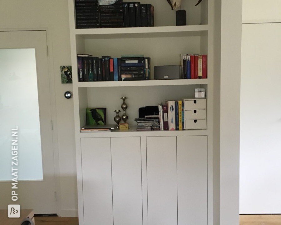 Twee vakkenkasten in de woonkamer zelf maken, door Dominique