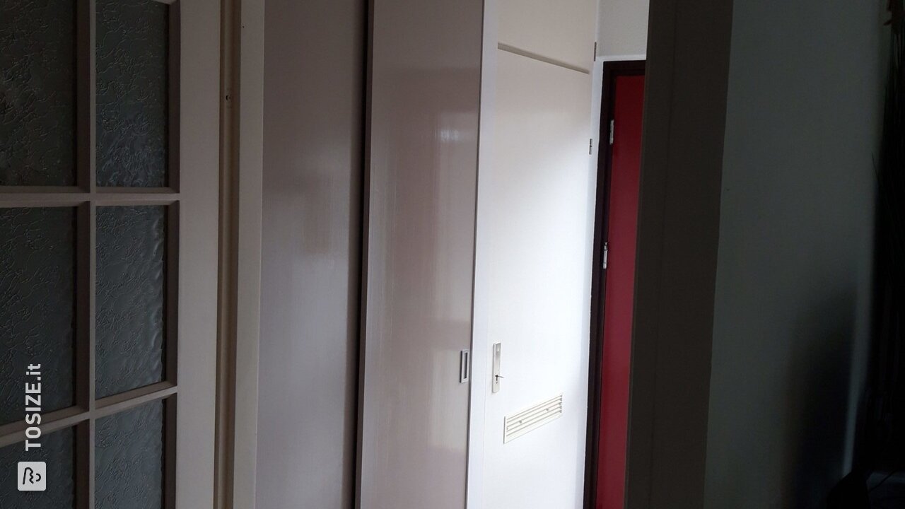 Realizza porte scorrevoli in pannello di legno di abete rosso per il tuo armadio da ingresso, di Joke