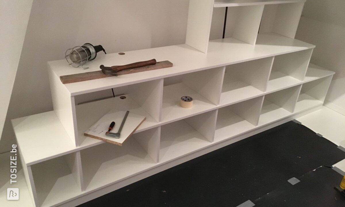 Eigen ontwerp boekenkast voor een boekenliefhebster, door Erno