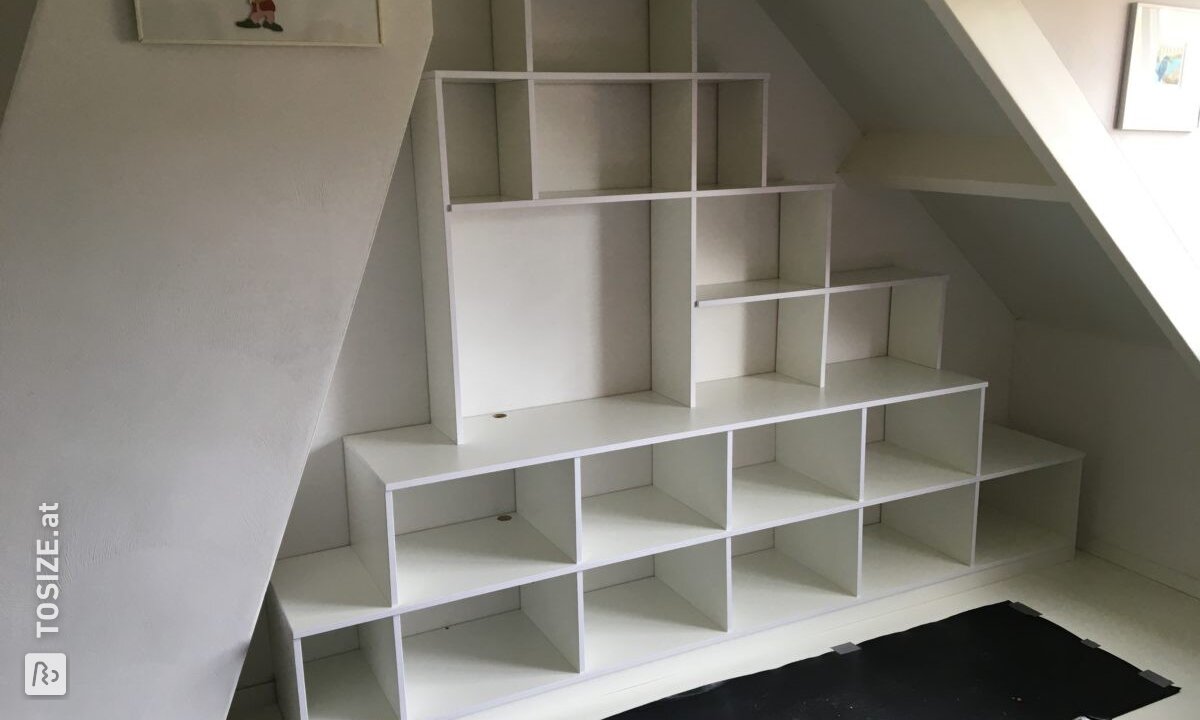 Eigenes Design-Bücherregal für einen Buchliebhaber, von Erno