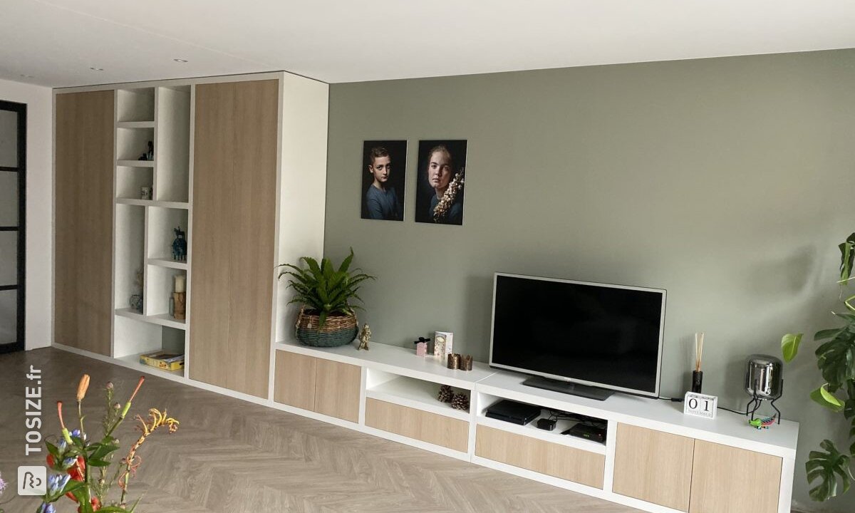 Armoire murale avec meuble TV intégré, par Ferdy TOSIZE.fr