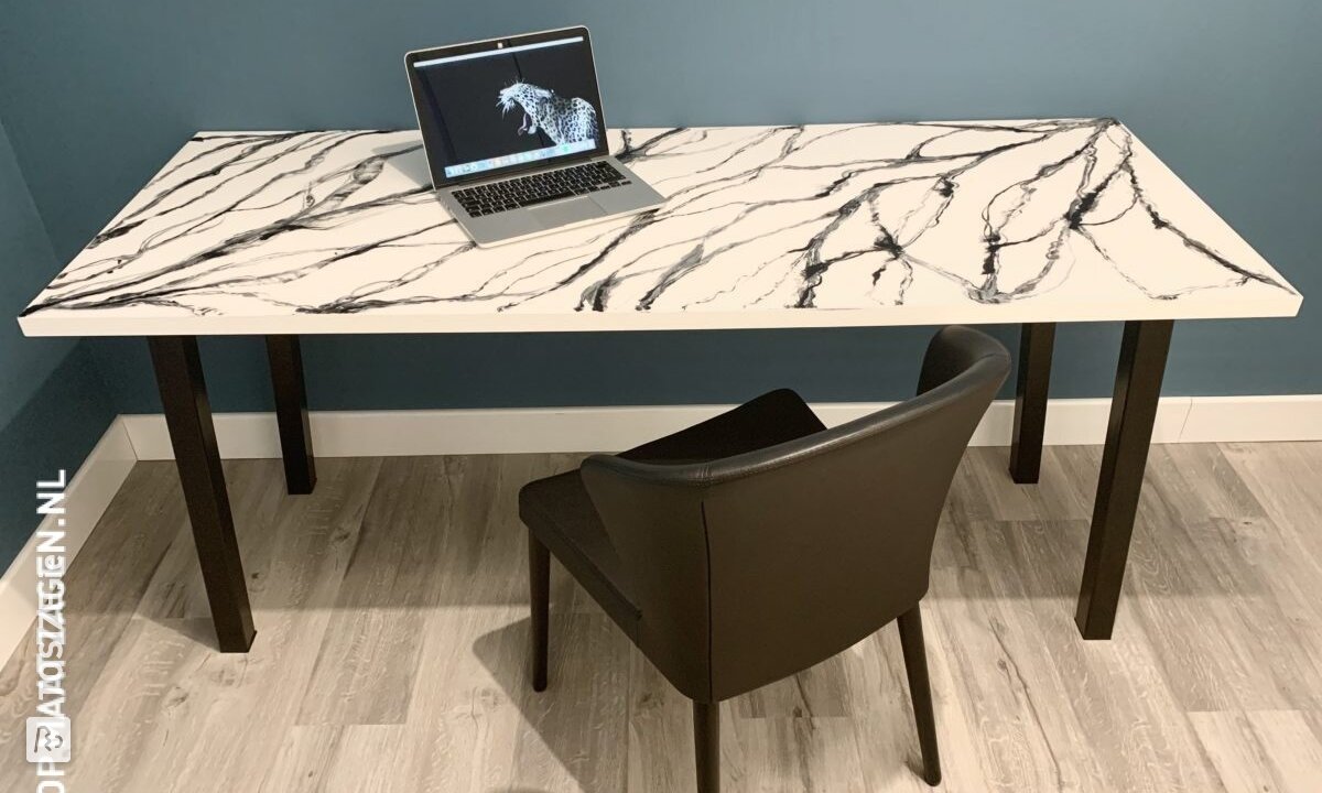 Table with a marble-look MDF top