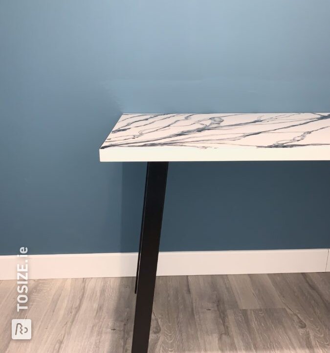 Table with a marble-look MDF top