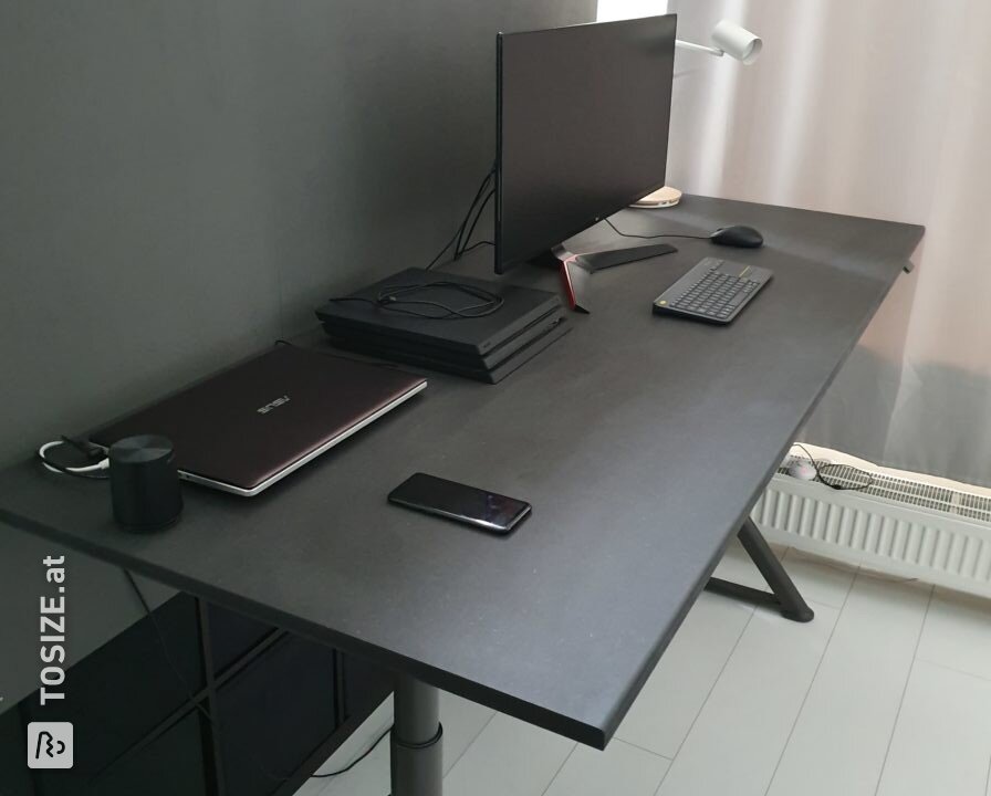 Schwarzer MDF-Desktop von Rick