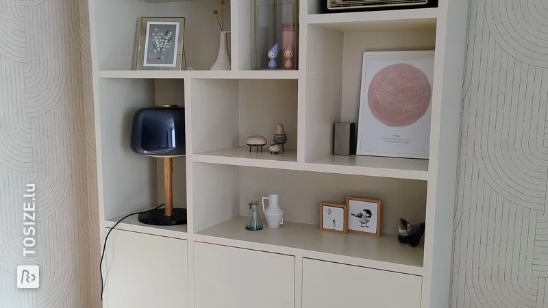 Warm beige shelving unit: DIY living pleasure in the living room, by Monique