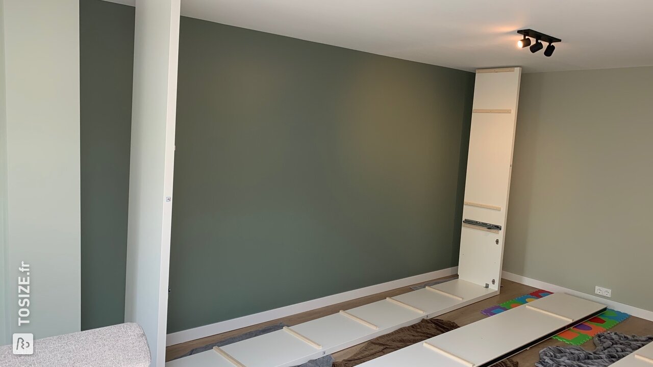 Armoire murale avec beaucoup d'espace de rangement TOSIZE.fr