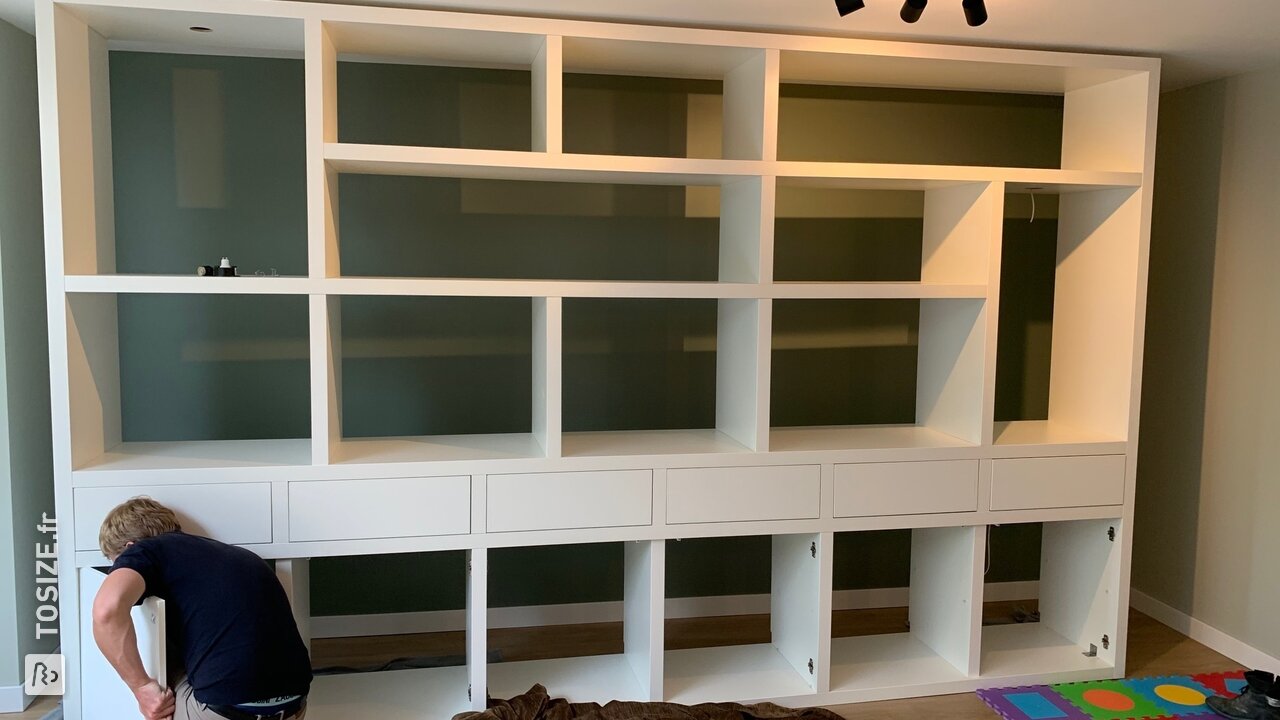Armoire murale avec beaucoup d'espace de rangement TOSIZE.fr