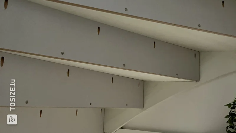 Projet DIY : Un escalier fermé en MDF 12 mm, par Rik