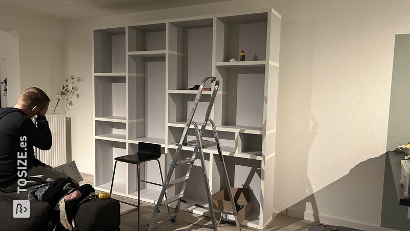 Minimalist bookcase with lots of storage space for the living room, by Esther