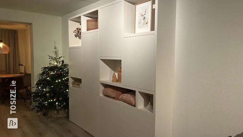 Minimalist bookcase with lots of storage space for the living room, by Esther