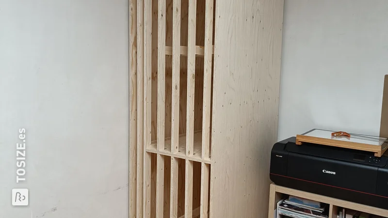 Make an efficient storage cabinet for your paintings yourself, by Michael