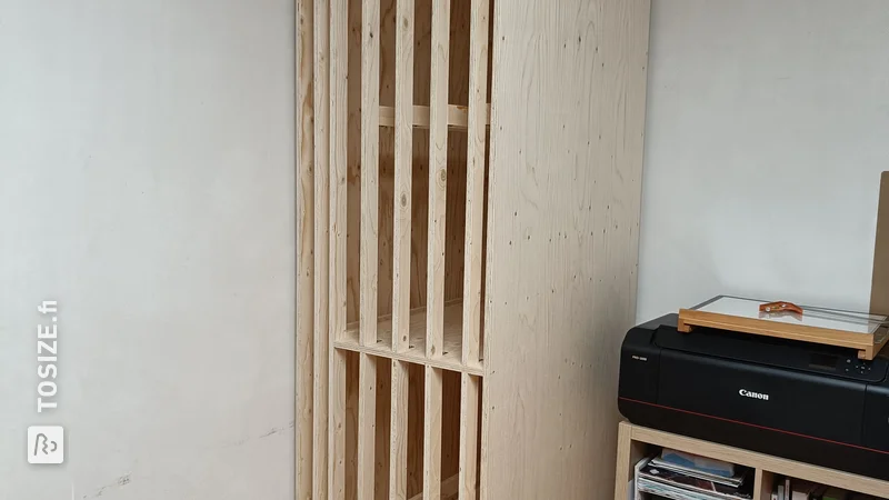 Make an efficient storage cabinet for your paintings yourself, by Michael