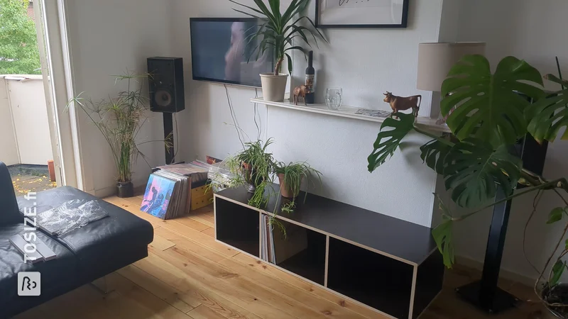 Make your own vinyl TV cabinet, by Tim