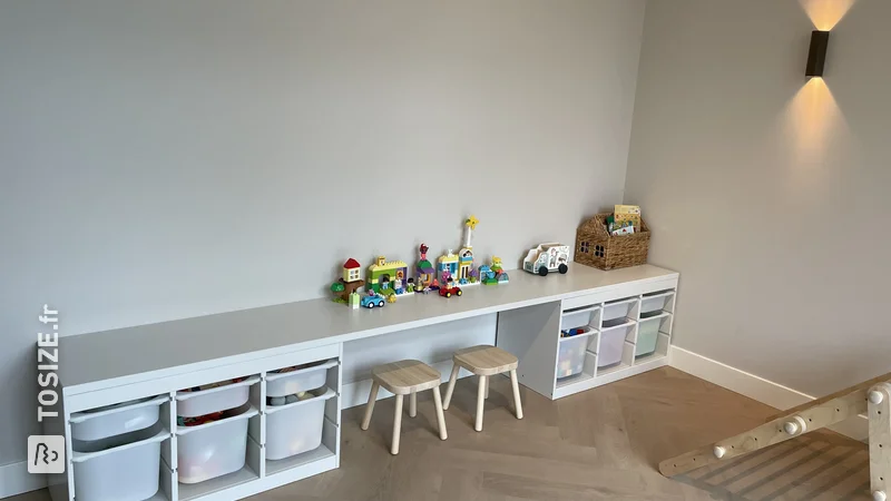 Bureau de jeu DIY à partir des armoires IKEA Trofast, par Cindy