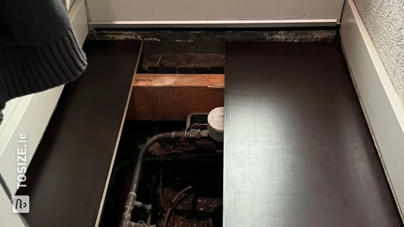 DIY Inspiration: Crawl space hatch finished with concrete plywood, by Michel