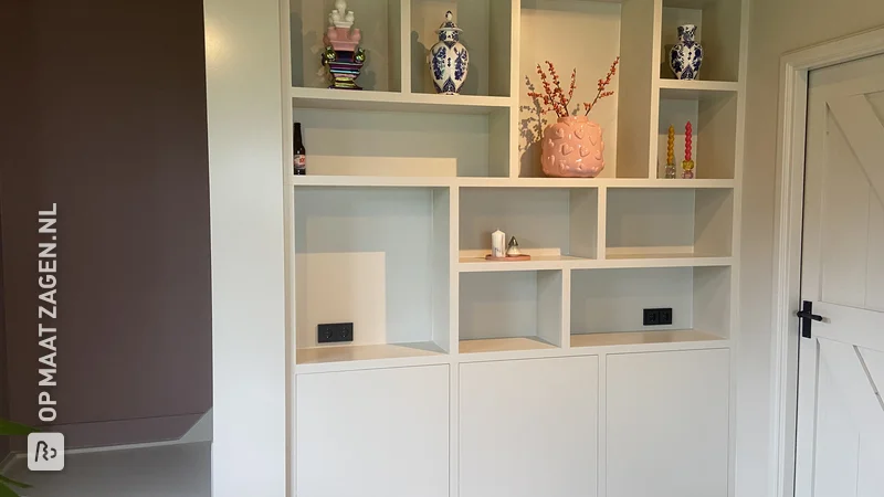 Create your own display cabinet with self-painted doors, by Aafke