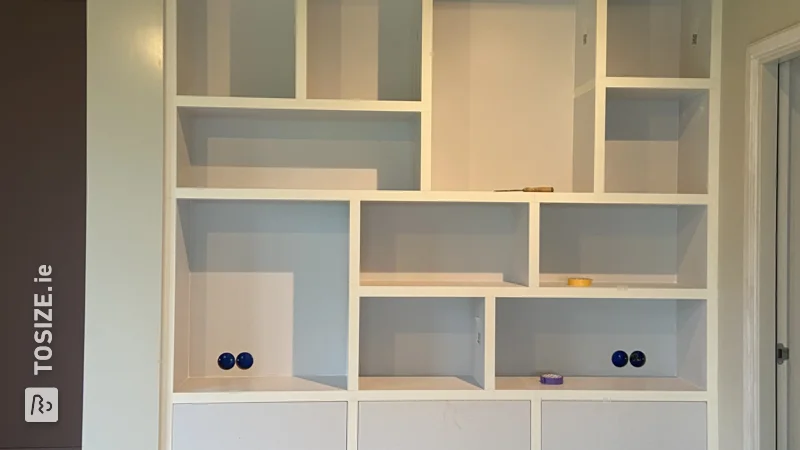 Create your own display cabinet with self-painted doors, by Aafke