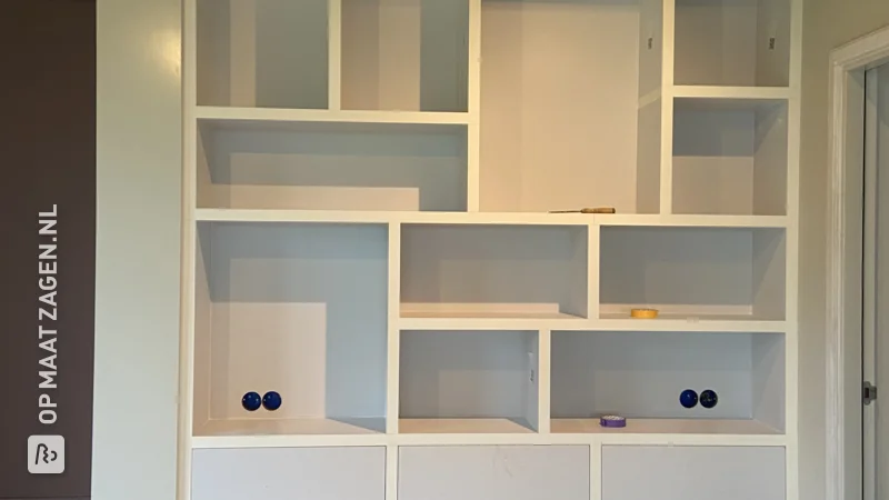 Create your own display cabinet with self-painted doors, by Aafke