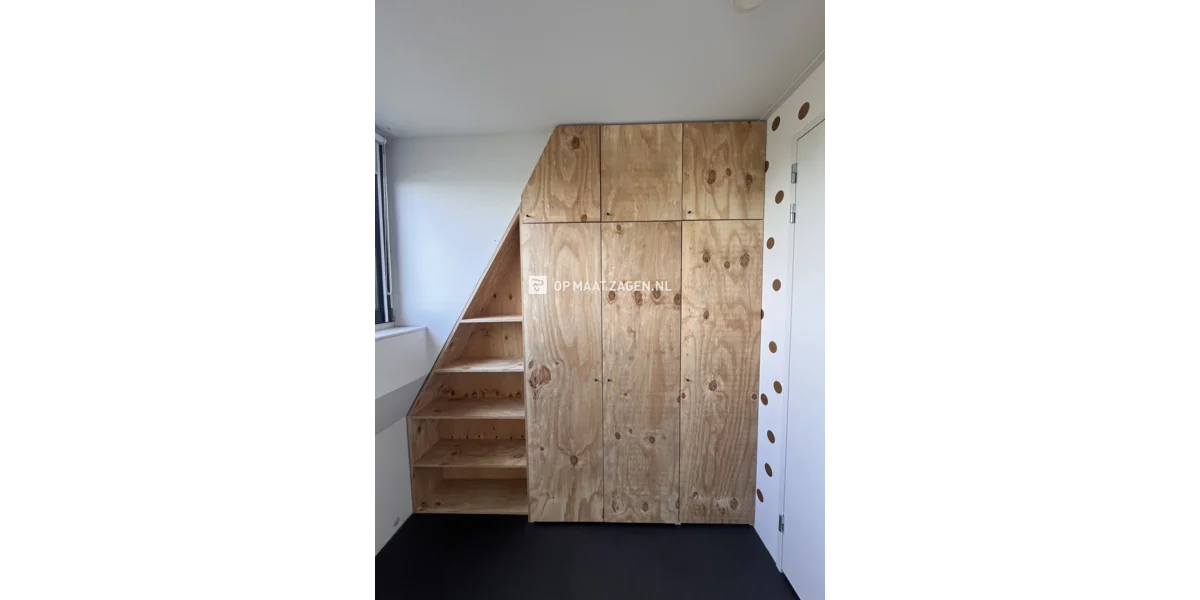 IKEA hack builtin wardrobe slanted wall Simone OPMAATZAGEN.nl