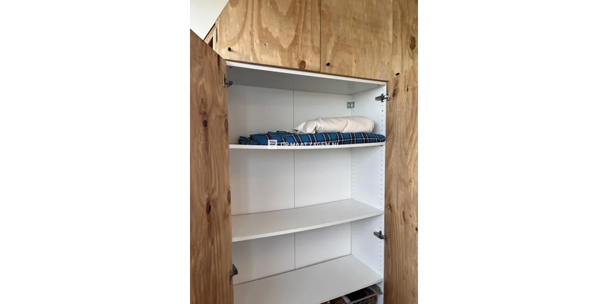 IKEA hack builtin wardrobe slanted wall Simone OPMAATZAGEN.nl