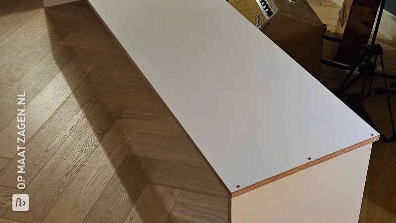 Maak je eigen multifunctionele bankje met opbergruimte voor je walk-in closet, door Stan