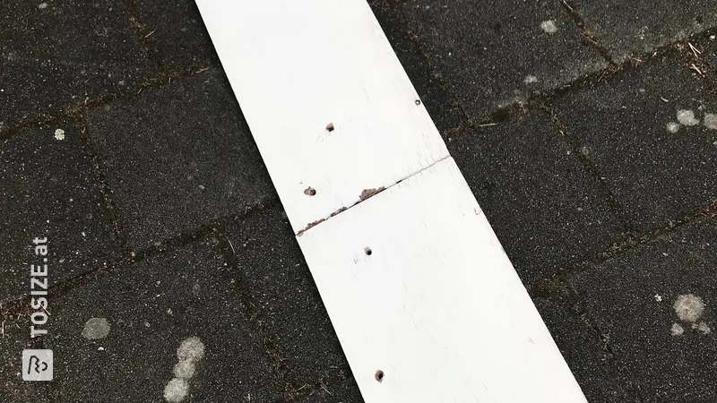 Budget-friendly bargeboards made of okoume plywood, primed by Eric