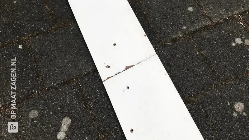 Budget-friendly bargeboards made of okoume plywood, primed by Eric