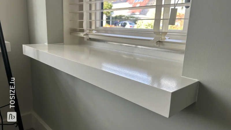 DIY-Inspiration: Glatte MDF-Fensterbänke mit Gehrungsschnitt von Erik