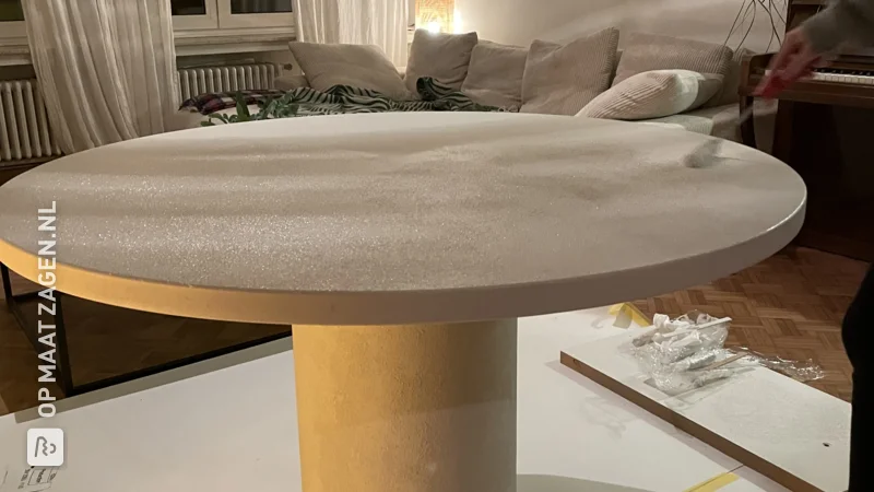 Creëer een prachtige ronde tafel met Stone-Art Verf, door Julius