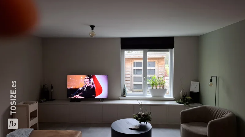 Mueble TV bajo a medida para salón, de Ruud