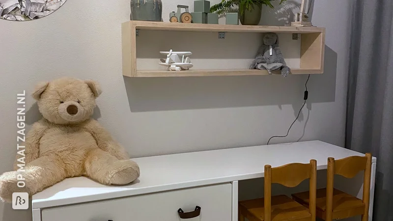 DIY project: kinderkamer make-over met IKEA bureau hacks, door Rick