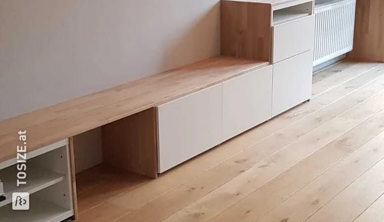 Hängeschrank aus Eiche, von Lisanne und Kasper