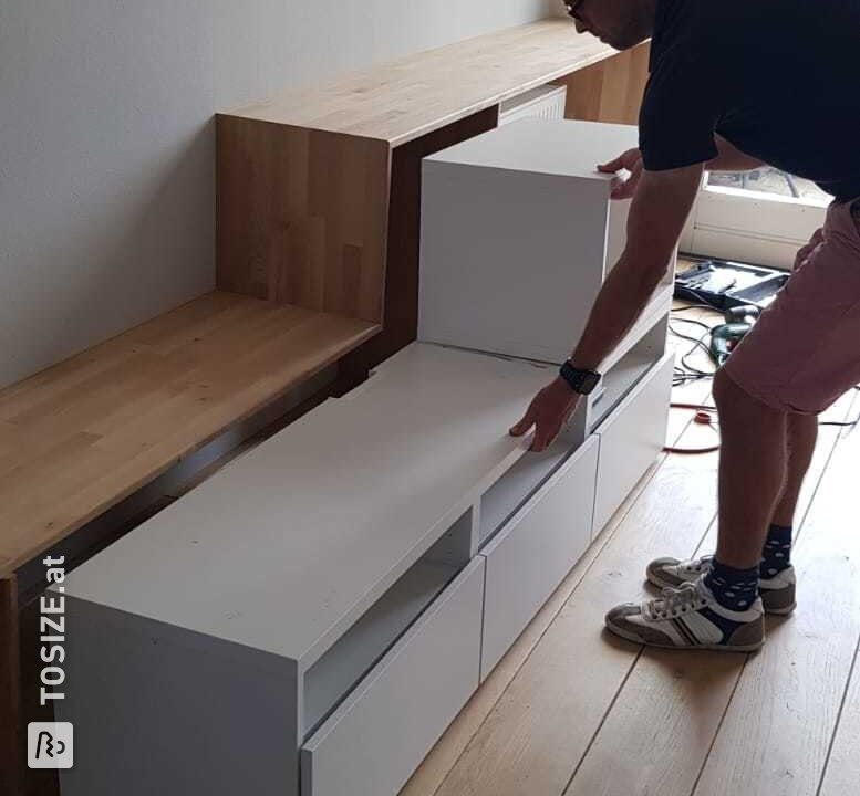 Hängeschrank aus Eiche, von Lisanne und Kasper