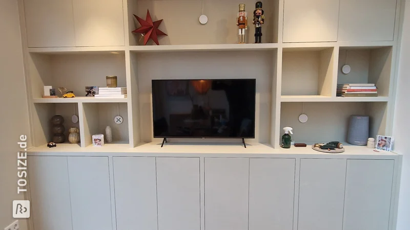 Wall-filling TV cabinet finished with Flexa Baked Biscuit, by Rob