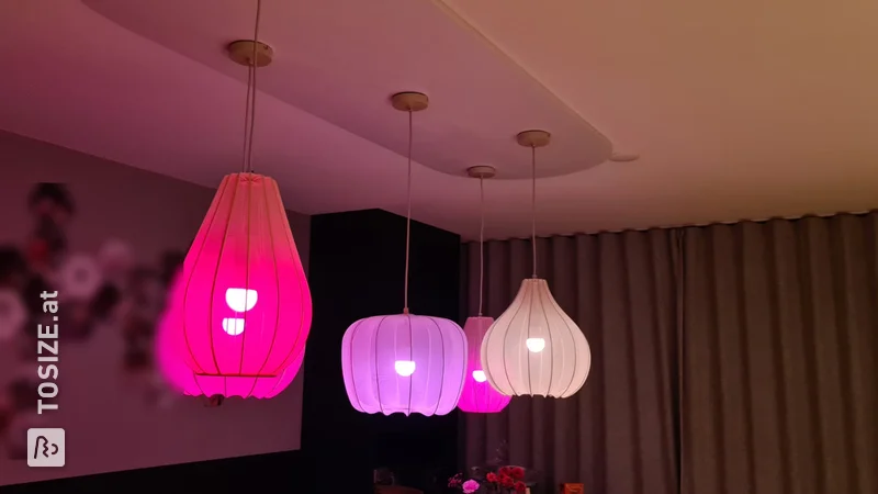 Stilvolle Deckenplatte mit Lampen im Esszimmer, von Bas