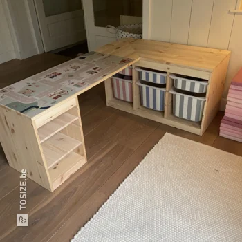 Creatieve kinderspeelhoek met Trofast bureau, door Iris