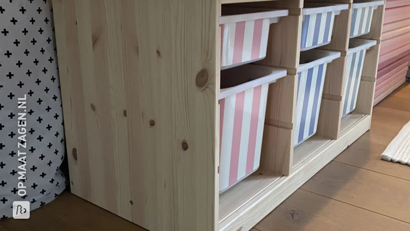 Creatieve kinderspeelhoek met Trofast bureau, door Iris