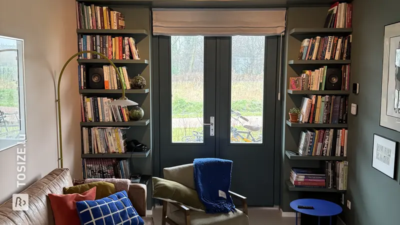 Bücherregal und Schuhschrank mit Schublade, erstellt von Vid