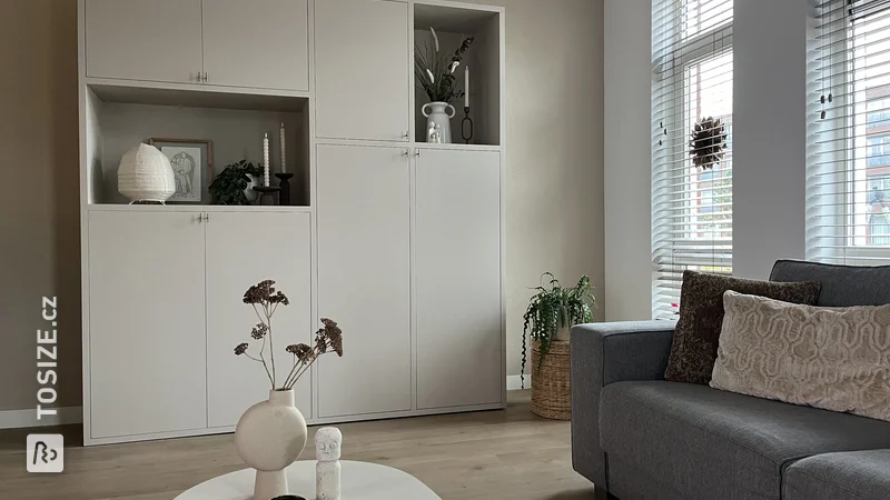 Stylish storage and bookcase in the living room, by Tessa