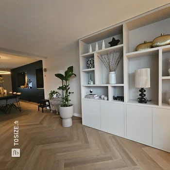 Create a stylish shelving unit for the living room, by Sabine